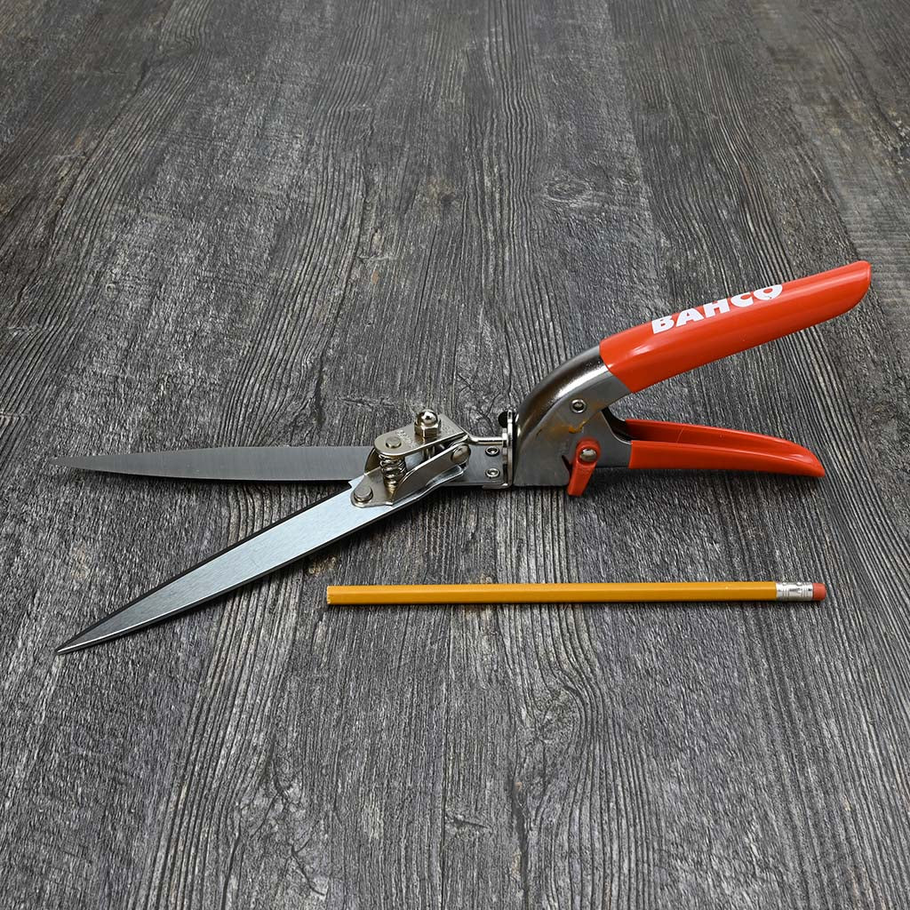 Grass Shears with 3 Angle Adjustment by Bahco size comparison