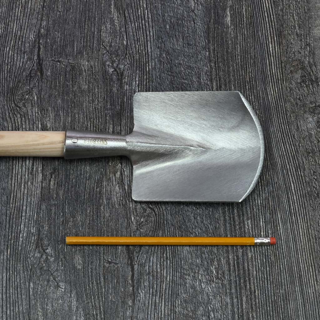 Sneeboer Children’s Garden Spade - size comparison