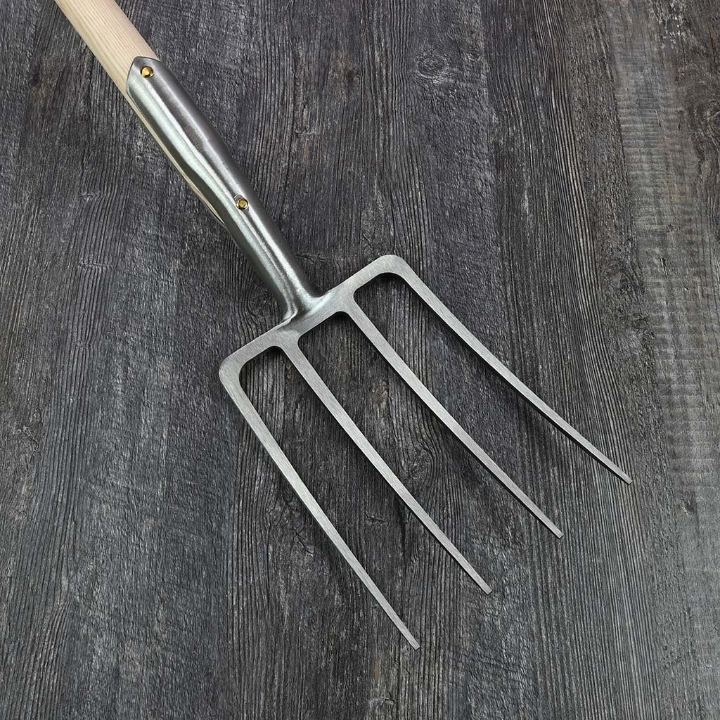 Sneeboer Garden Compost Fork - Knob Handle - tines front view