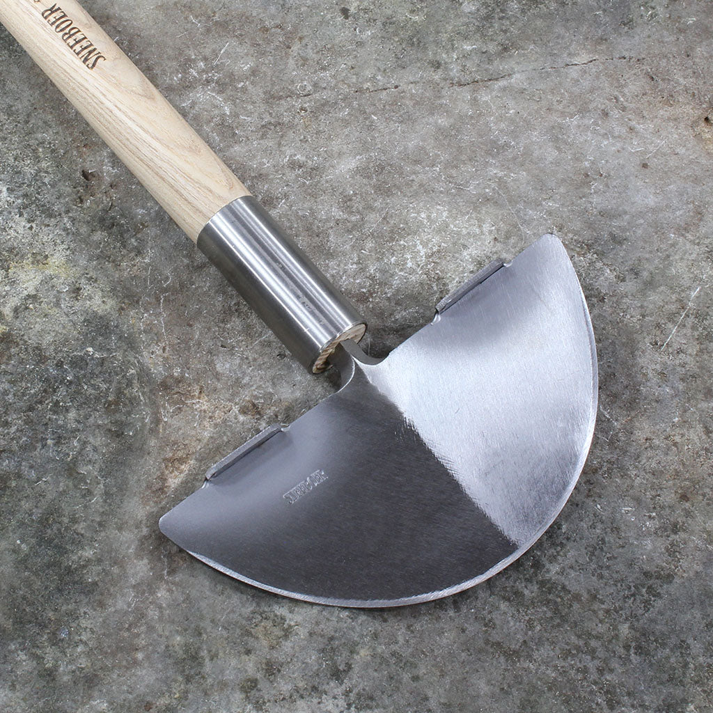 https://www.gardentoolcompany.com/cdn/shop/products/garden-edging-knife-sneeboer-2.jpg?v=1632656593